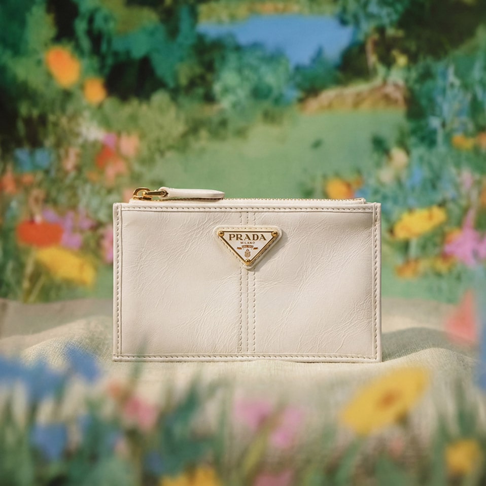 Ln10 - ライトニュートラル Prada Reveal Skin Optimizing Foundation