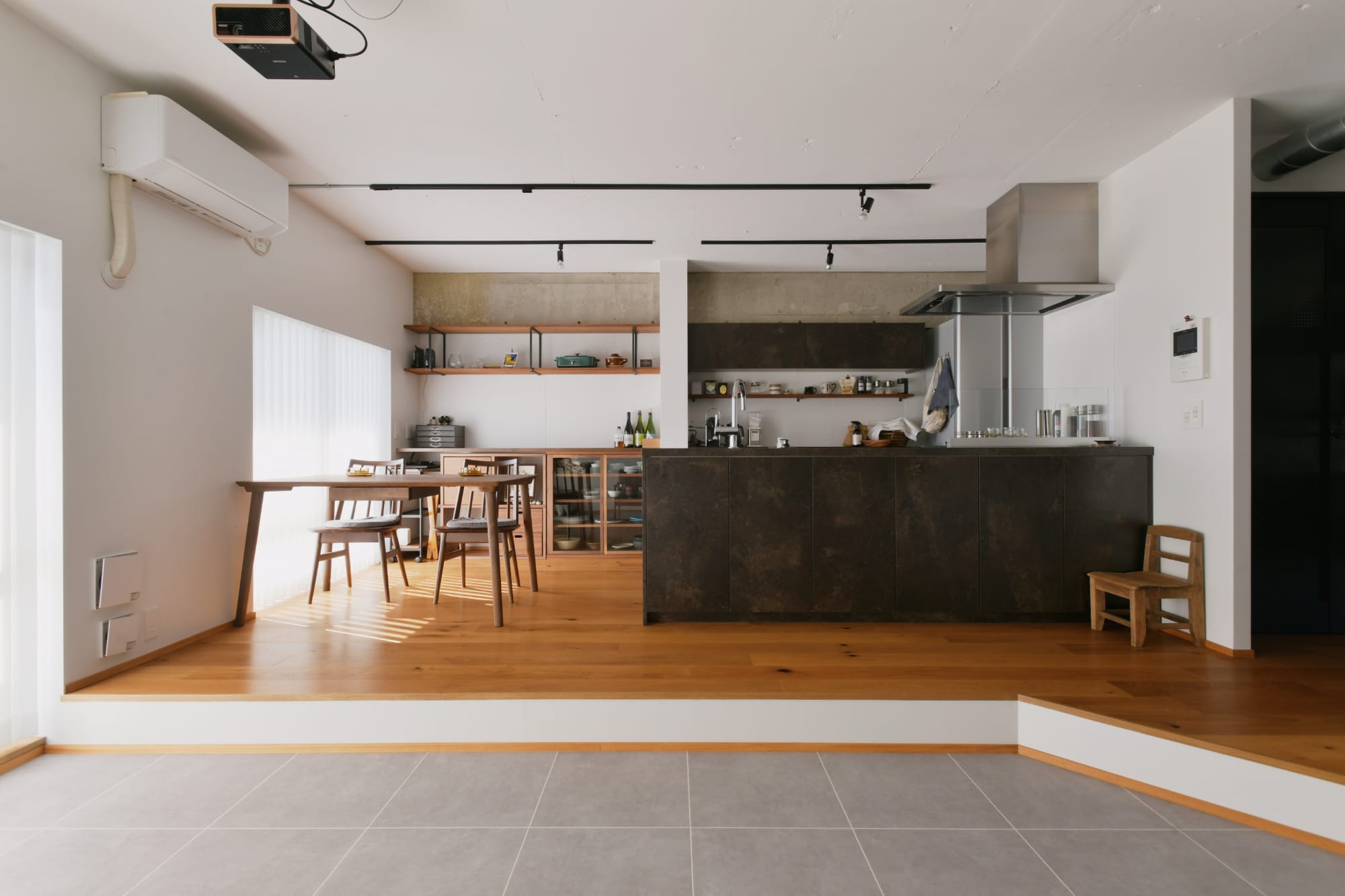 薄型レンジフード 側面壁付け型 W900 ホワイト レギュラータイプ | KB