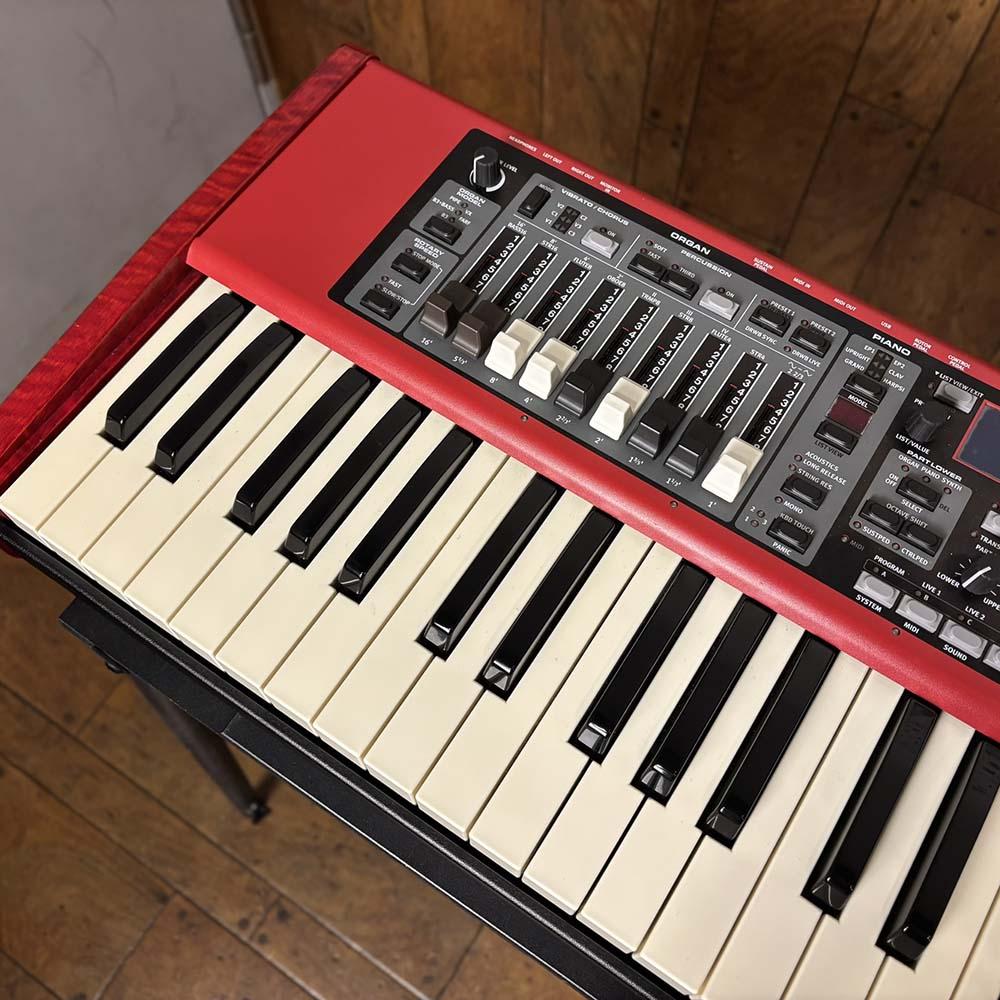 Nord Electro 5D 61鍵 レッド キャリングケース付き Nord Electro 6D 61 Synthesizer Keyboard, 61-Key | zZounds