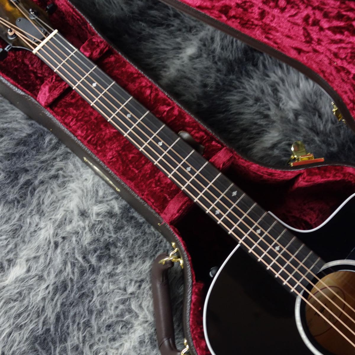 【中古】 Taylor テイラー 214ce DLX 2015年製 エレアコ 特選中古品！精悍なブラックカラーが印象的なテイラー「214ce DLX BLK