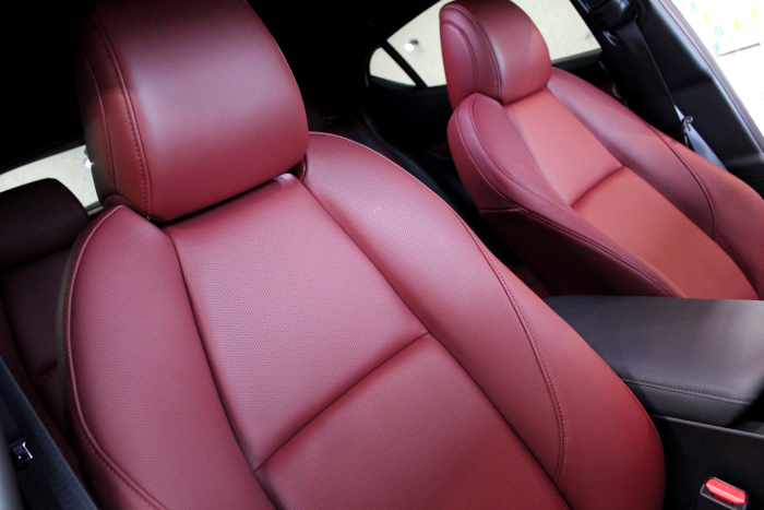 内装コーティングもやっぱり外せない！MAZDA車のこだわり赤シート