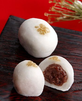 毎月十日は「おもちの日」です。1月は「羽二重餅（はぶたえもち