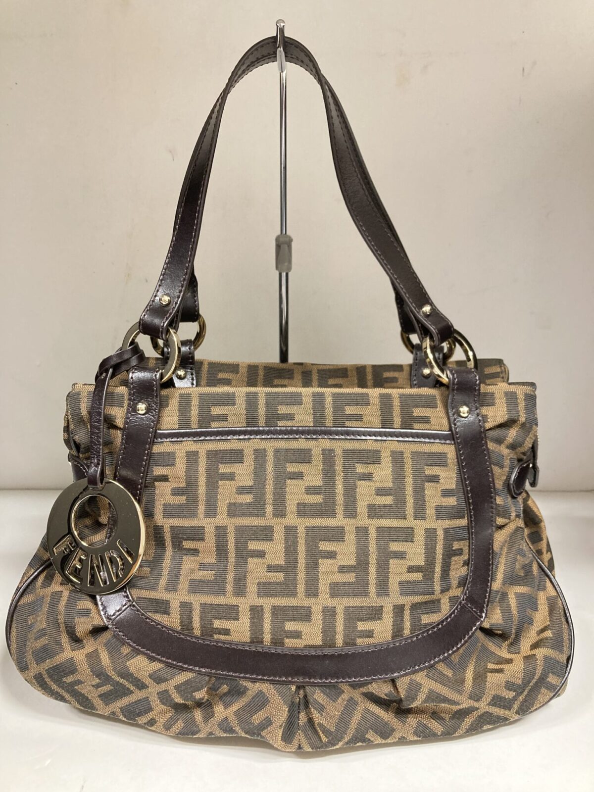 FENDI フェンディ ズッカ柄 ロゴチャーム トート ハンドバッグ