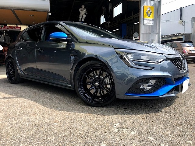 メガーヌ4RS MEGANE 4RS にOZ HYPER GT19inch.を装着しました | RED