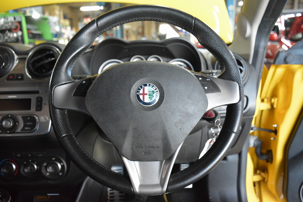 アルファ・ミトのステアリングホイール交換momo prototipo | RED POINT