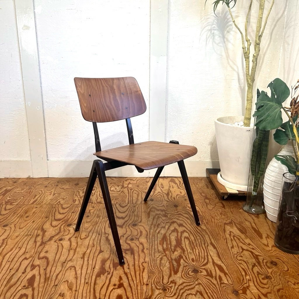 ガルファニタス / GALVANITAS model S21 スタッキングチェア コンパス