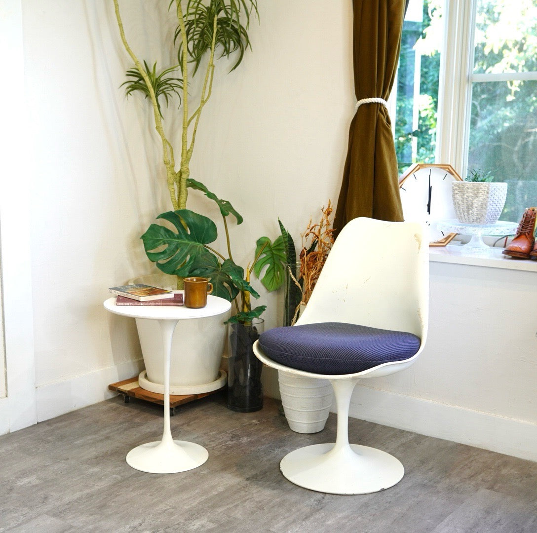 ノル Knoll チューリップテーブル サイドテーブル 小 エーロサーリネン