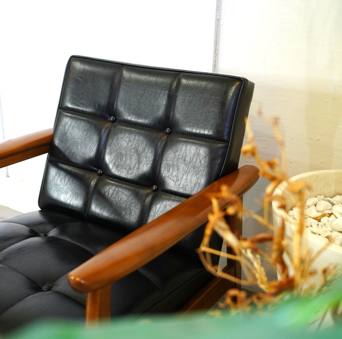 カリモク60 / karimoku Kチェア スタンダードブラック アームソファ 1