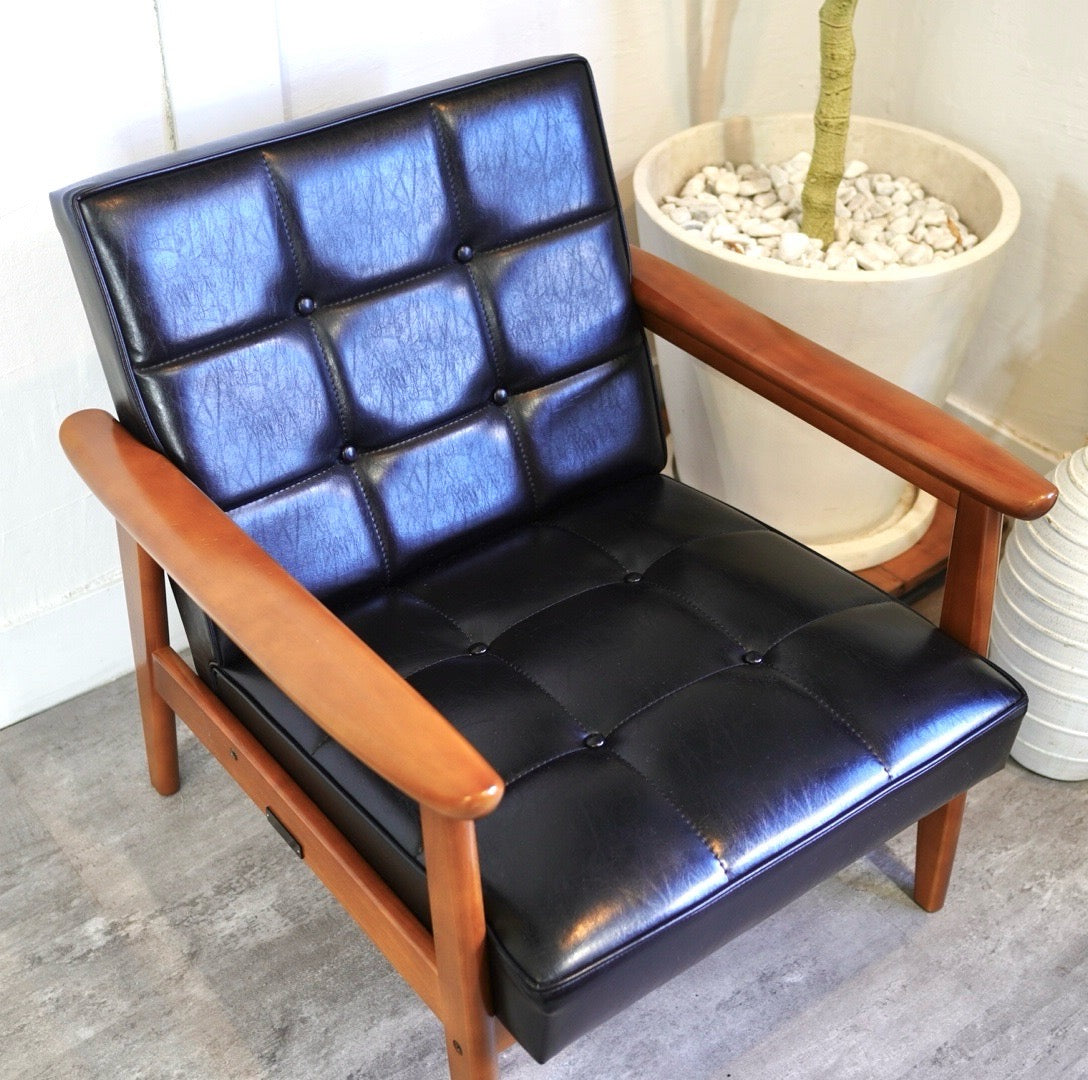 カリモク60 / karimoku Kチェア スタンダードブラック アームソファ 1