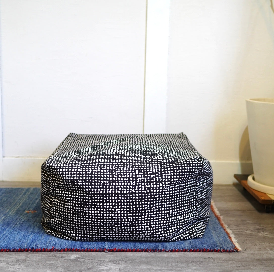 新品未使用！marimekko ドット柄ビーズクッション 新品未使用