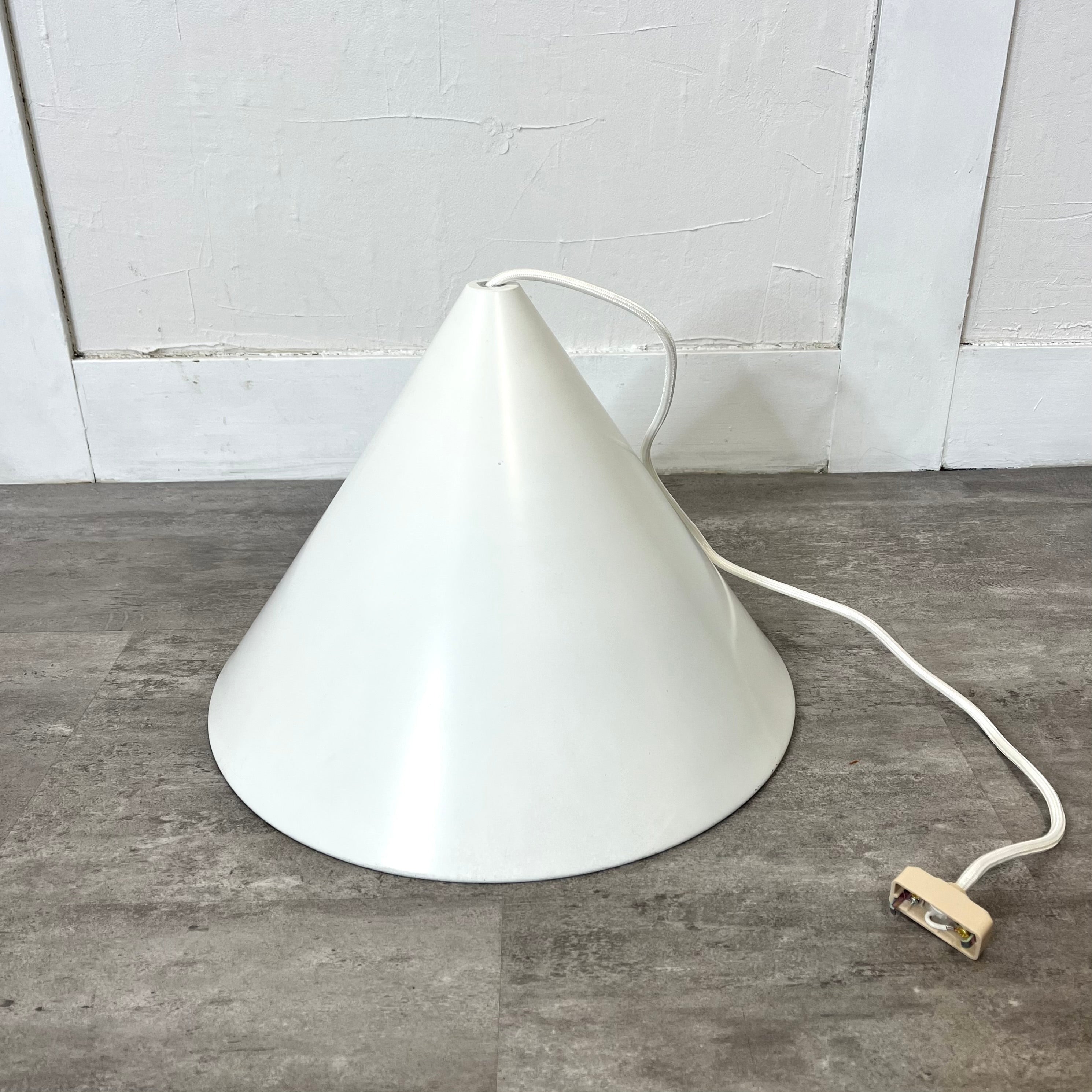 ルイスポールセン / Louis Poulsen ビリヤードランプ アルネ