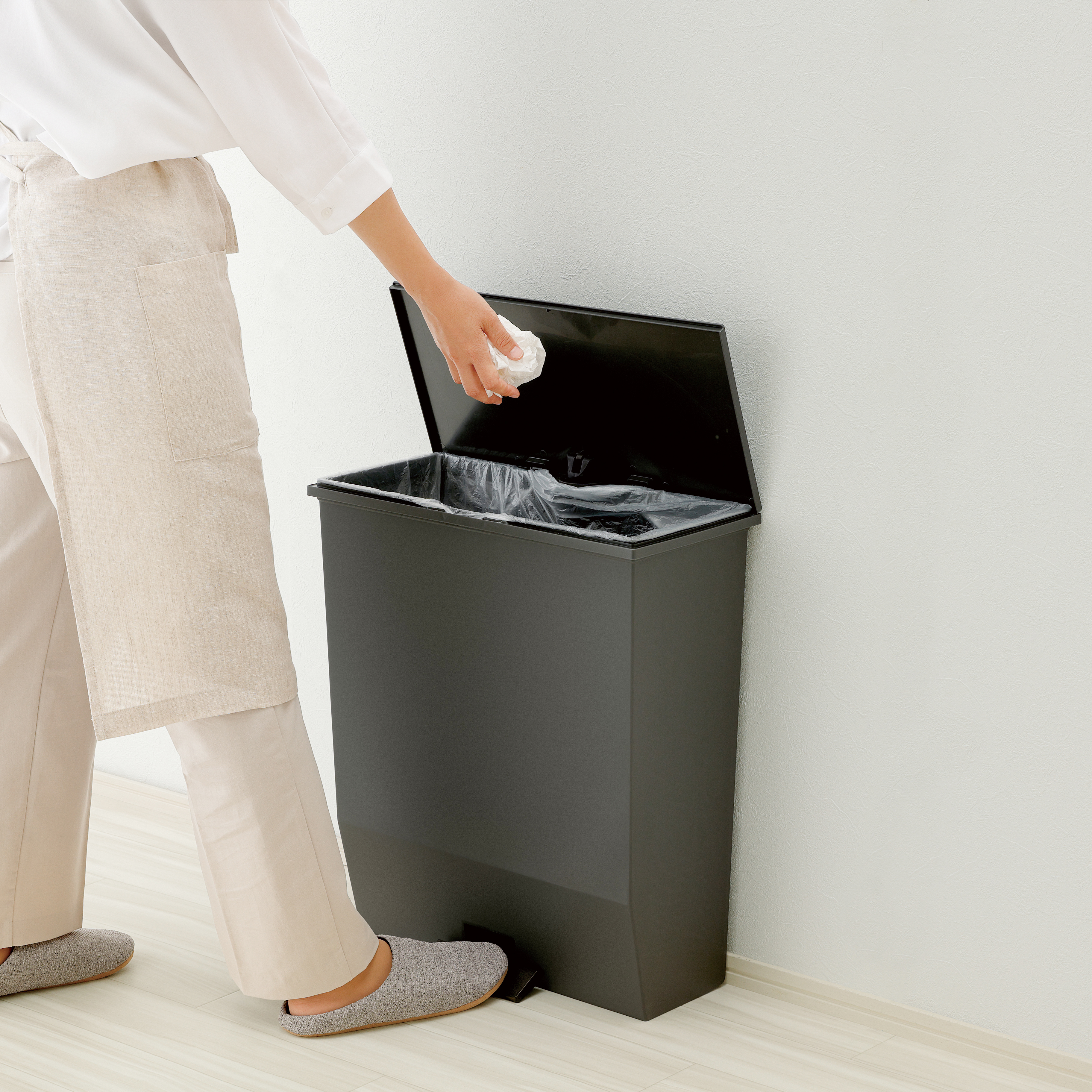 H＆H 通路で使えるペダルダスト45L｜製品詳細｜リスのプラスチックグループ