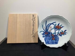 十三代今右衛門 作『色鍋島篭花絵額皿』 買取価格相場｜骨董品買取 緑和堂