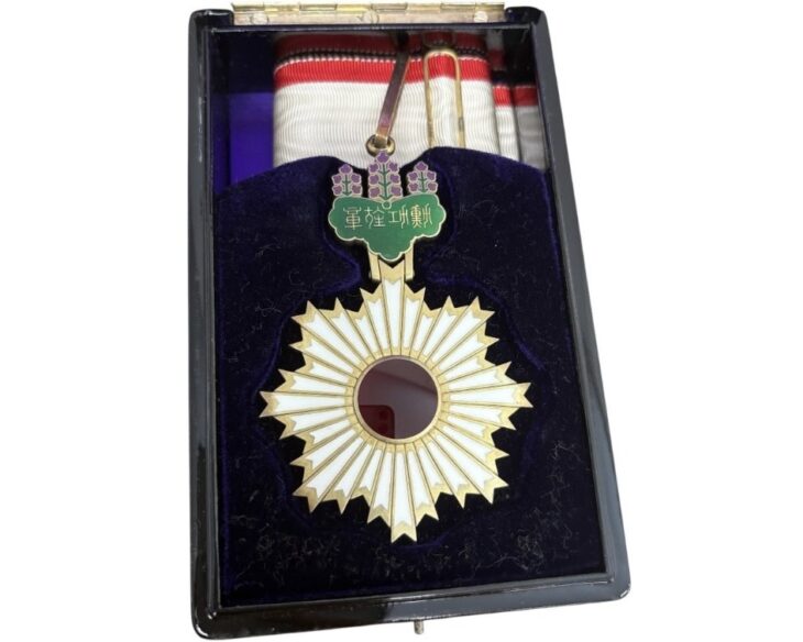 勲三等旭日中綬章 ｜骨董品買取 緑和堂