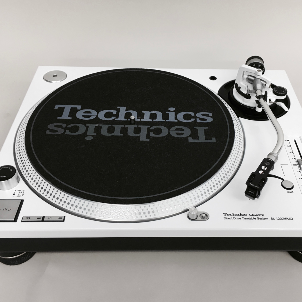 大人気の Technics 1200 シリーズ MK5 ターンテーブルが導入スタート
