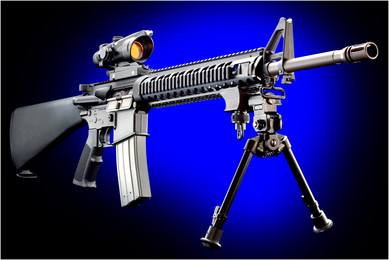 赤い点で標的を狙える「ACOGタイプ・ドットサイト」搭載！M16A4米海