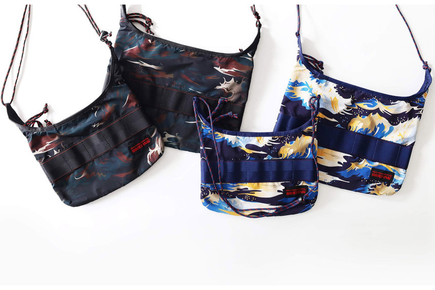 BRIEFING×White Mountaineering、ウェーブカモプリントのサコッシュ