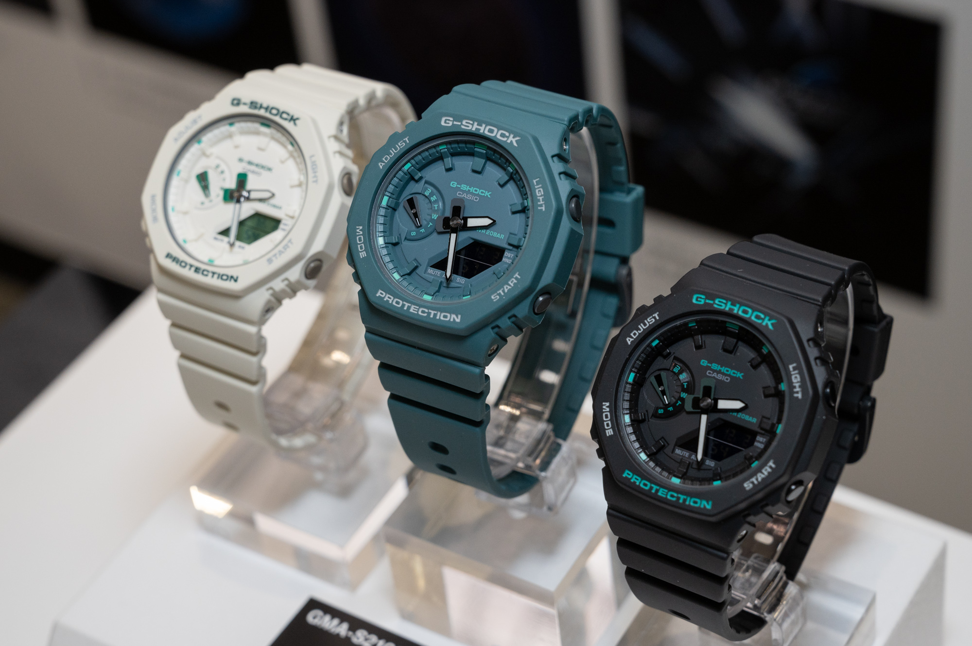 G-SHOCK、新開発のグリーンがアクセントの小型モデル - Impress Watch