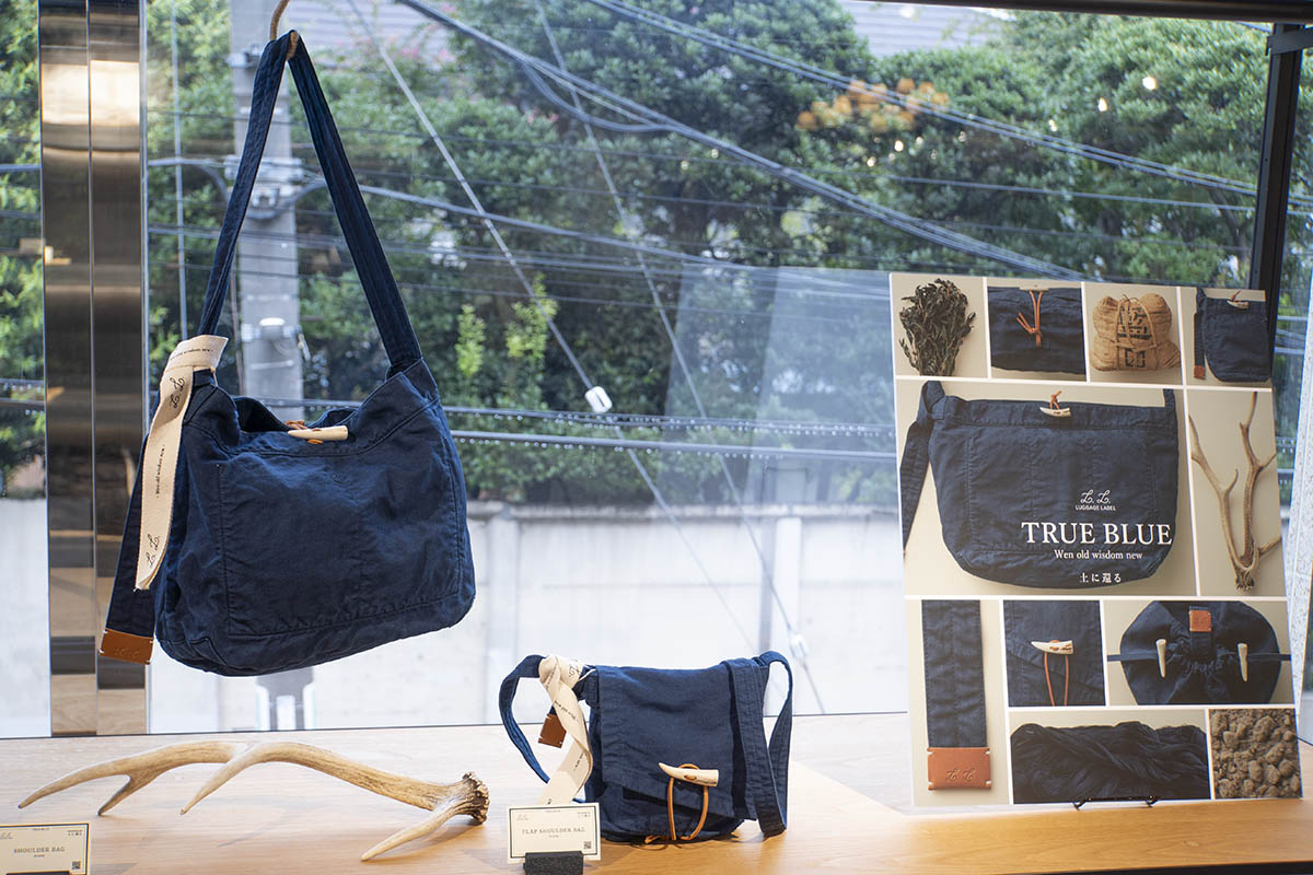 吉田カバン、ラゲッジ レーベルから“土に還る”バッグ「TRUE BLUE