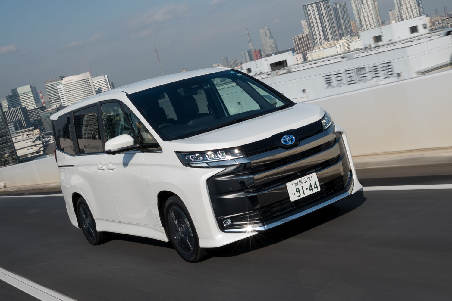 トヨタ・ノアS-Z（4WD/CVT）／ノアS-G（FF/CVT）／ヴォクシーS-Z（FF
