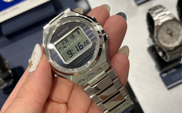 カシオトロン」が復刻！ カシオ計算機、時計事業50周年。初代デザイン