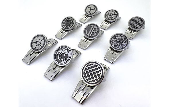 自分のイニシャルや家紋で「オリジナル Dバックル」を作れる