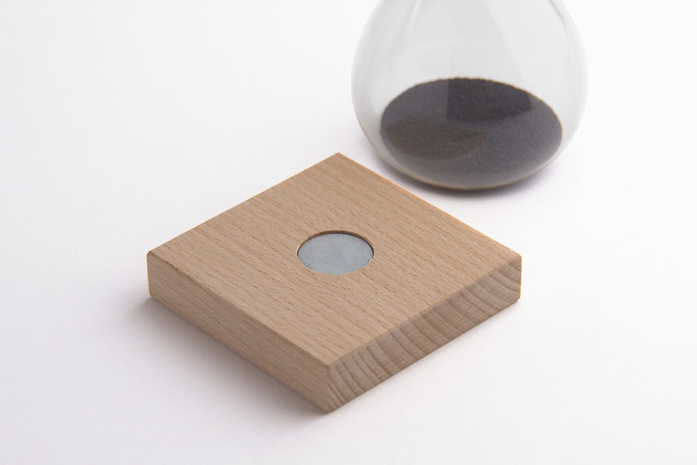 Magnetic Hourglass / Kikkerland
