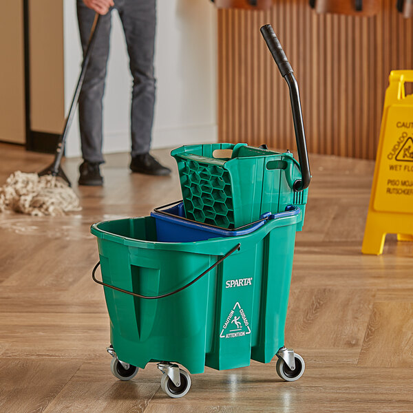 Carlisle OmniFit™ 9690409 35 Qt. Green Mop Bucket with Side Press