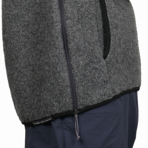 パイルモッサーのベスト AXESQUIN ELEMENTS（アクシーズクイン