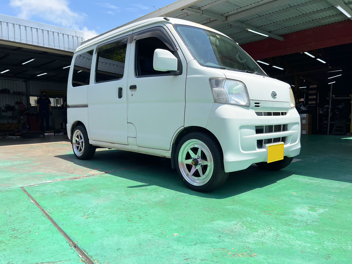 ダイハツ ハイゼットカーゴ LONGCHAMP XR-4 15×6J ZEETEX 165/50R15