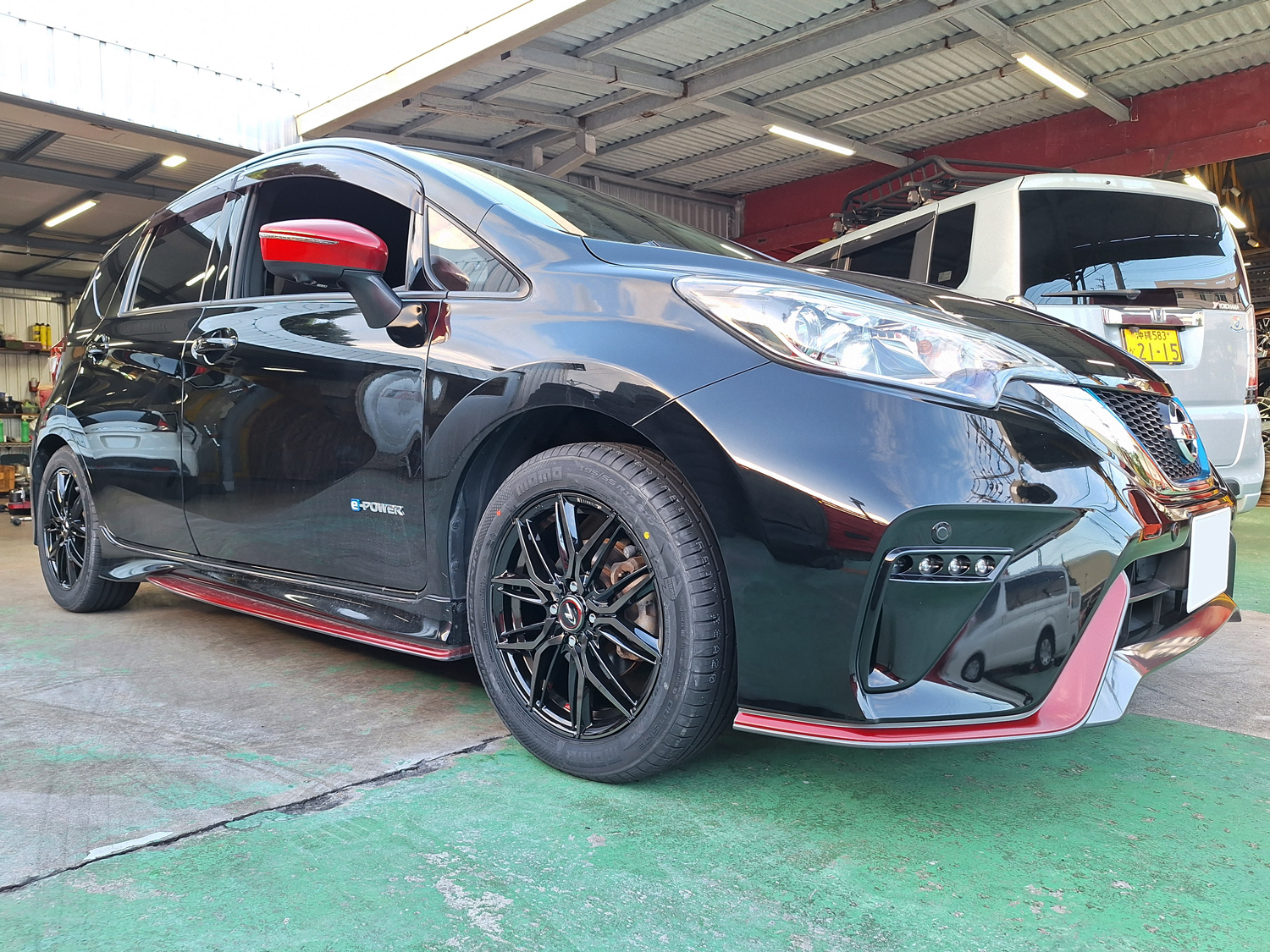 日産ノートNISMO S LEONIS LM 16×6J MOMO 195/55R16｜ホイール・タイヤ