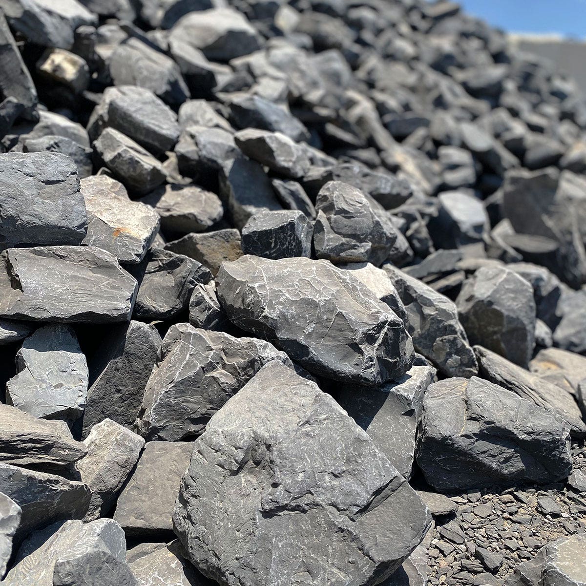 Whiz-Q Stone | Sable Black Gravel Rip Rap