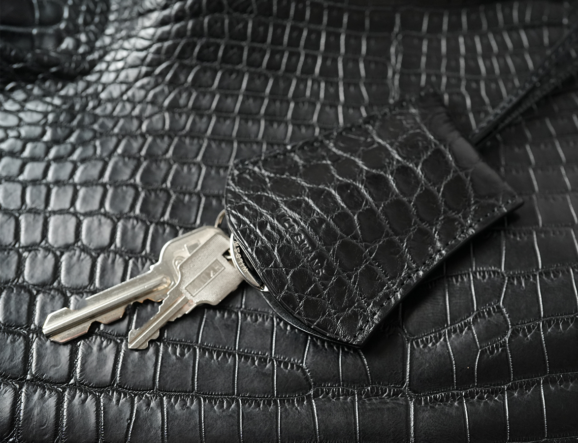 クロコダイルで包み込むキークロシェット | WILDSWANS(ワイルド