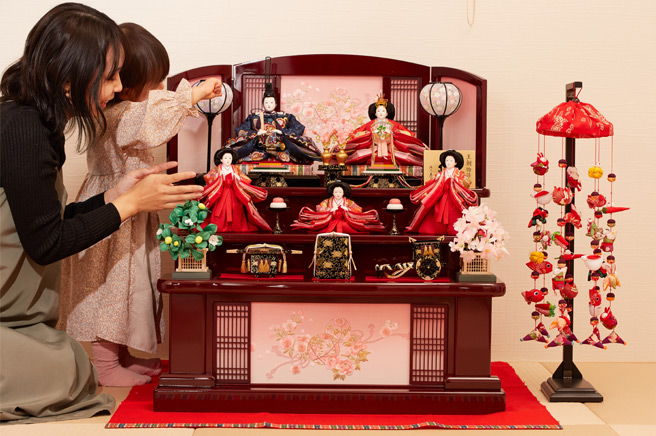 五段雛】雛人形の飾り方には要注意!最上段にお内裏様とお雛様というの