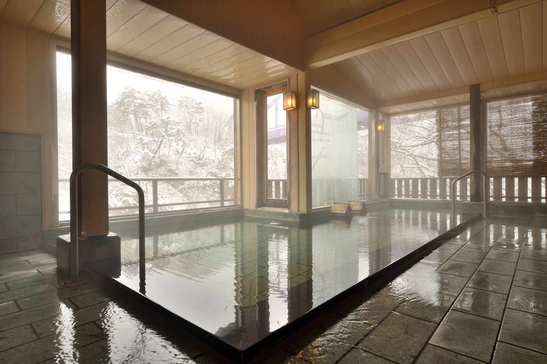温泉 | 会津湯野上温泉 花鳥華やか風月の宿 【藤龍館】