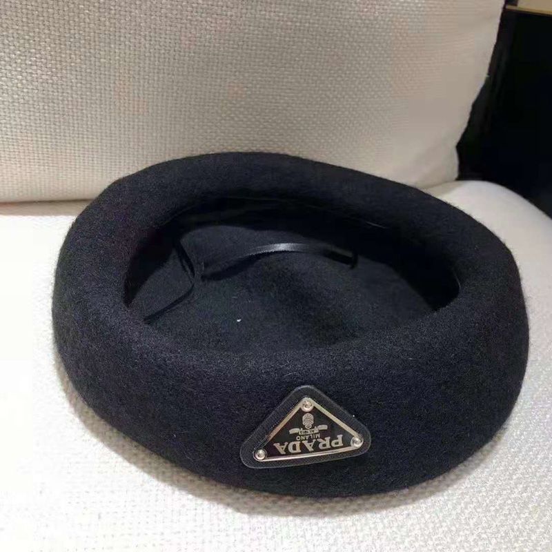 PRADA ブランド 女の子 ベレー帽 綺麗に 少女感 黒色の帽子 プレゼント