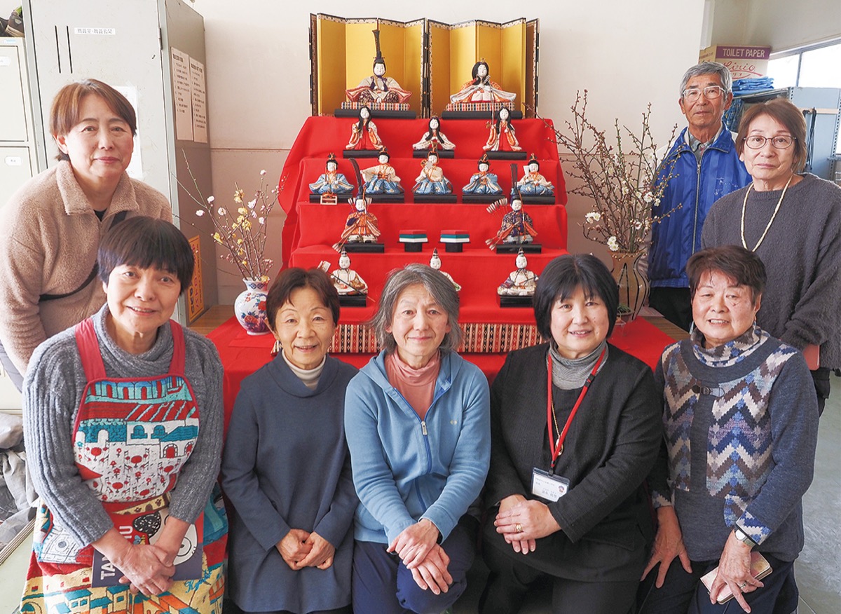 50年越しのひな人形 地域の手で成瀬小へ | 伊勢原 | タウンニュース