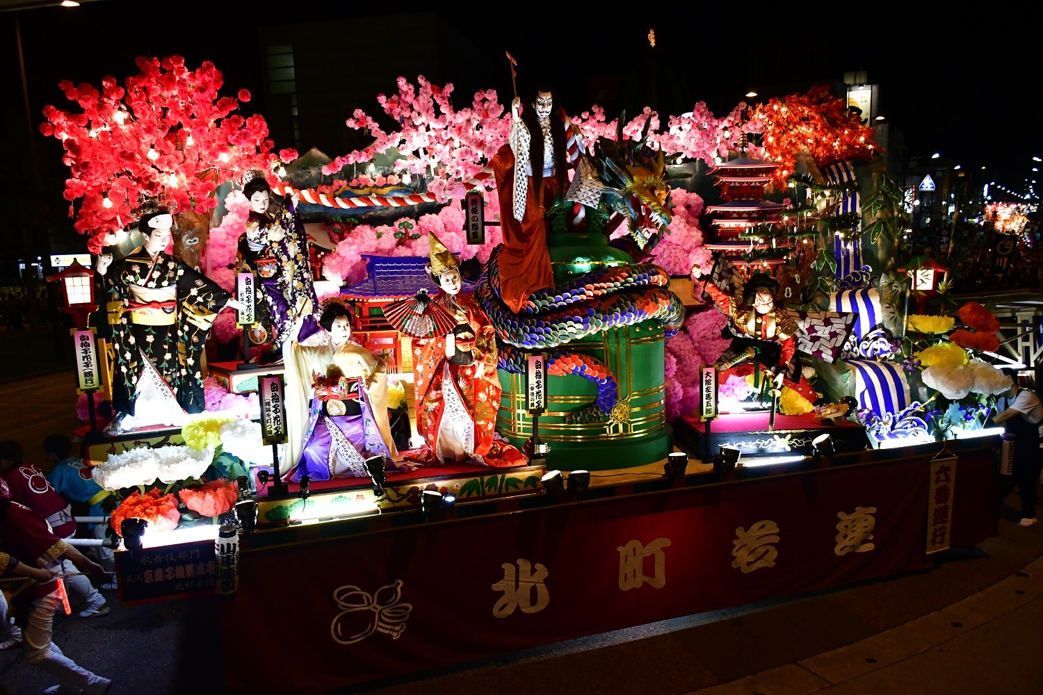 豪華絢爛・幽玄の世界が広がる東北屈指の夏まつり｜特集 | 旅東北