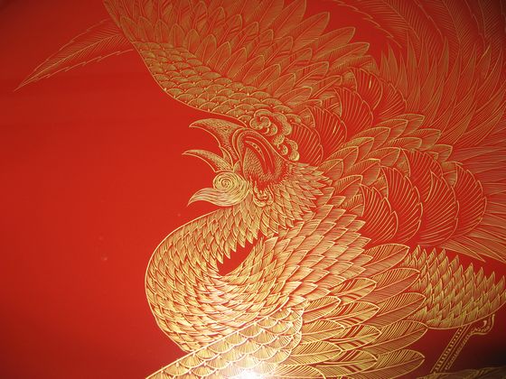 輪島塗家具・座卓 鳳凰沈金は、朱塗りの座卓に金の鳳凰が舞う | 輪島塗