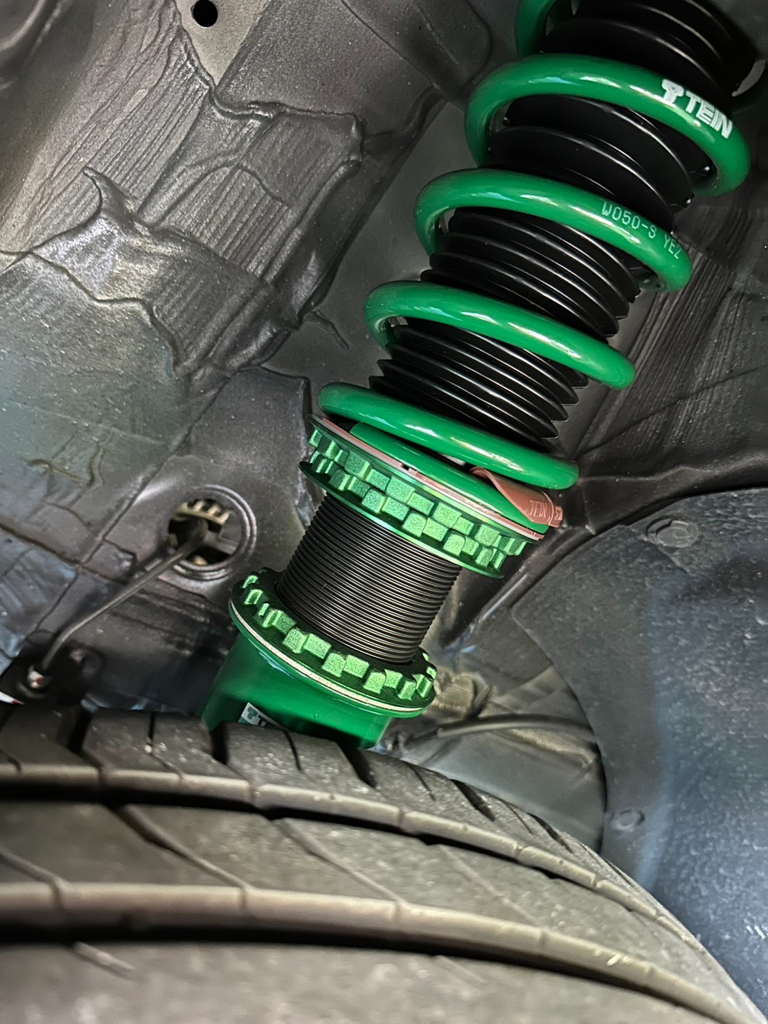 スイフトスポーツ(ZC33S)にテイン車高調【FLEX-Z】を装着しました