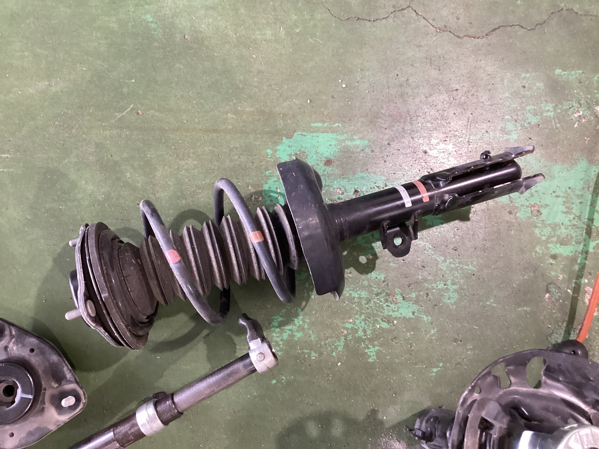 90系ノア・ヴォクシー タナベダウンサス取り付け | 店舗おススメ情報