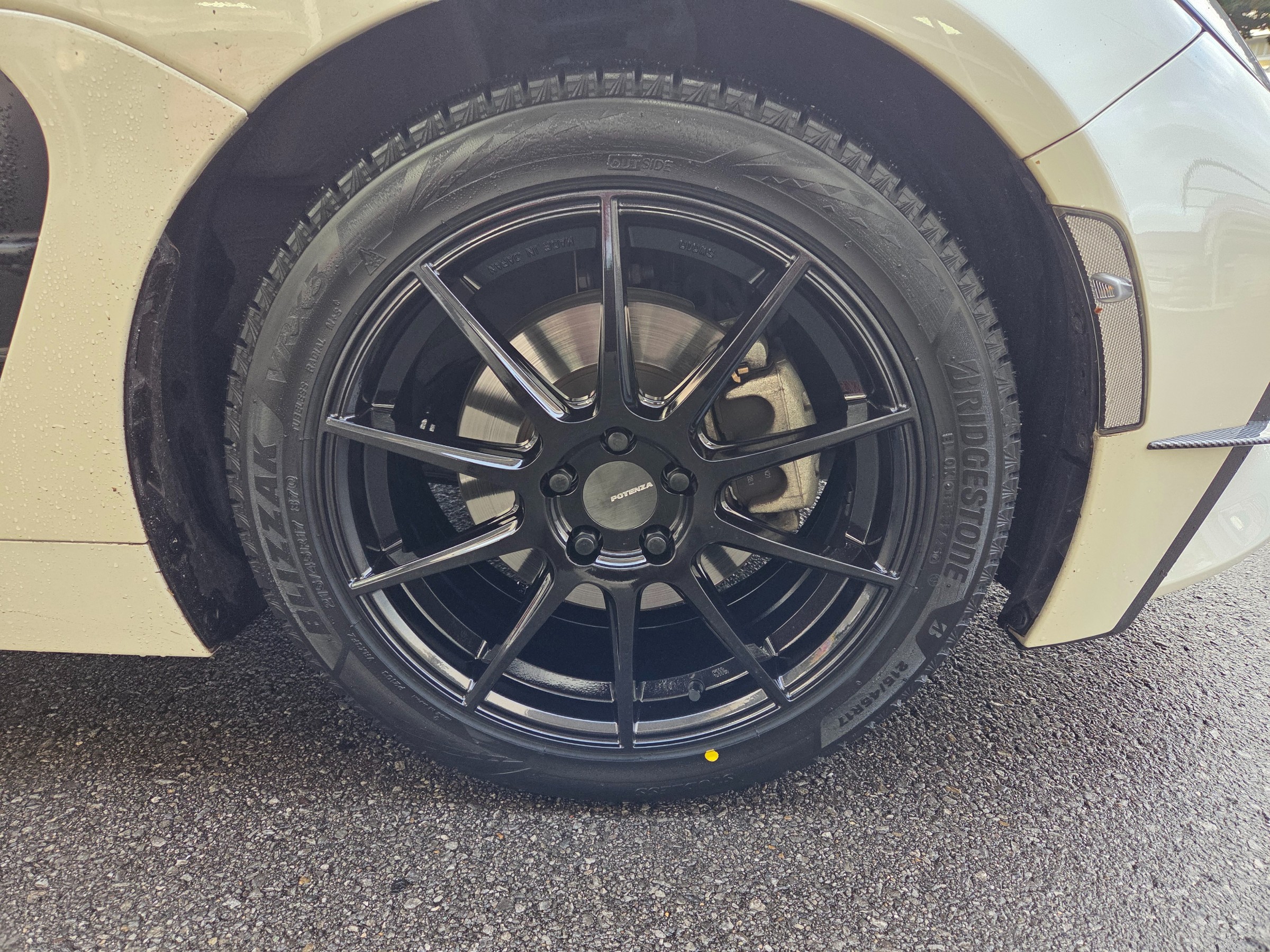 トヨタ GR86】スタッドレスタイヤ＋アルミホイールセット装着 | 店舗お