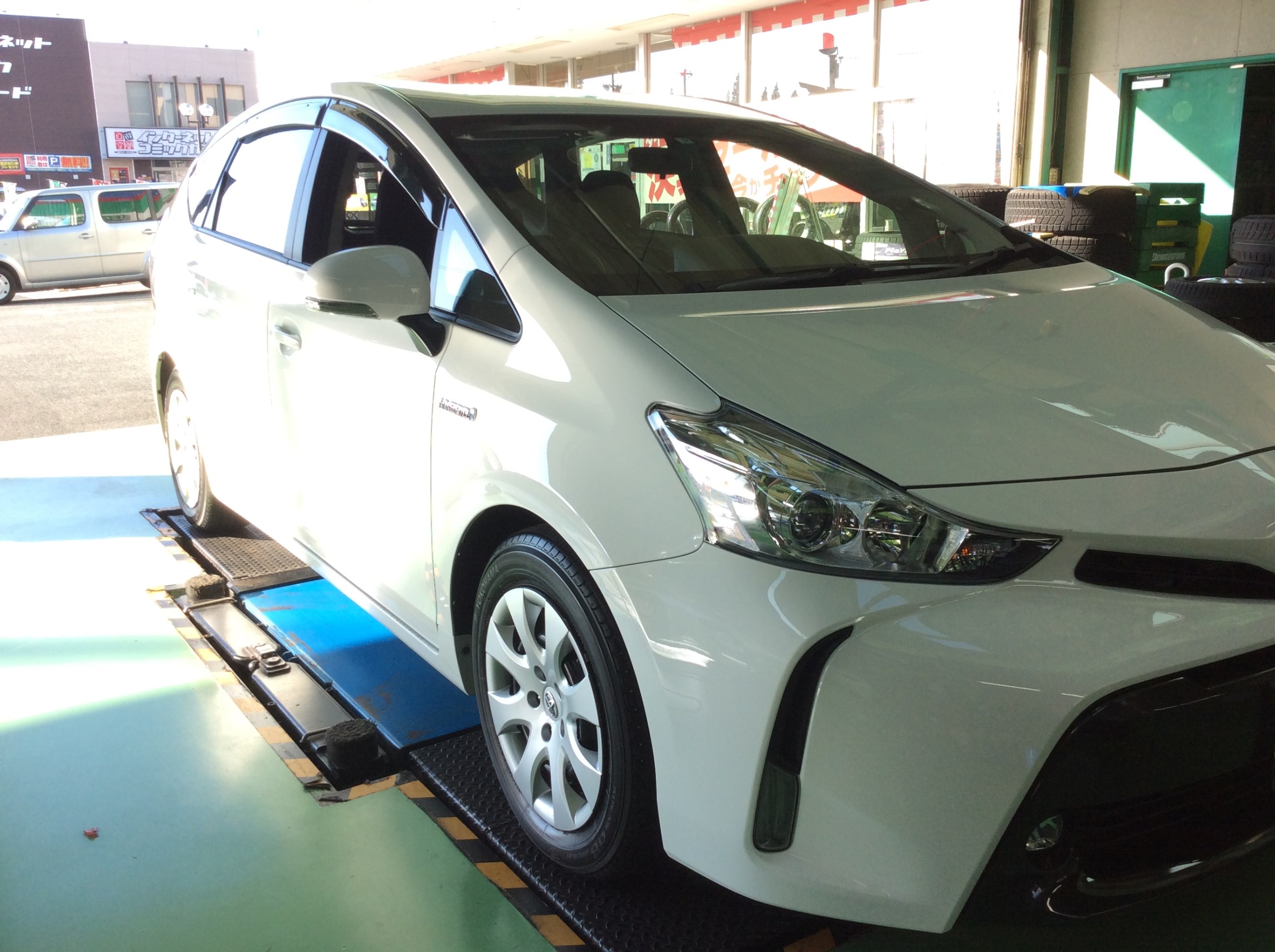 プリウスαにTRDスポルティーボサスペンションキット装着！ | 店舗お