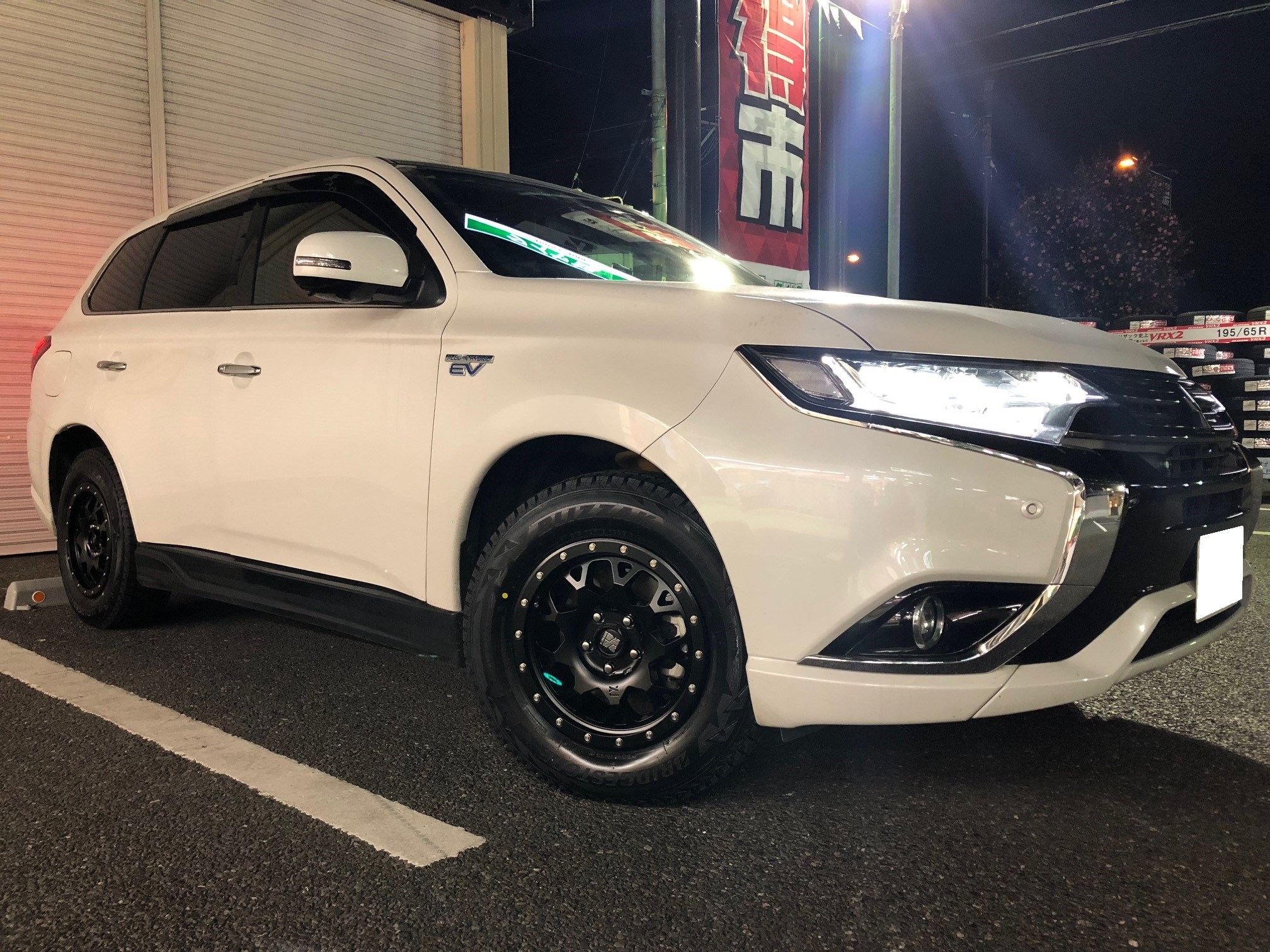 ミツビシ GG3W・アウトランダー】タイヤ&ホイール交換のご紹介です