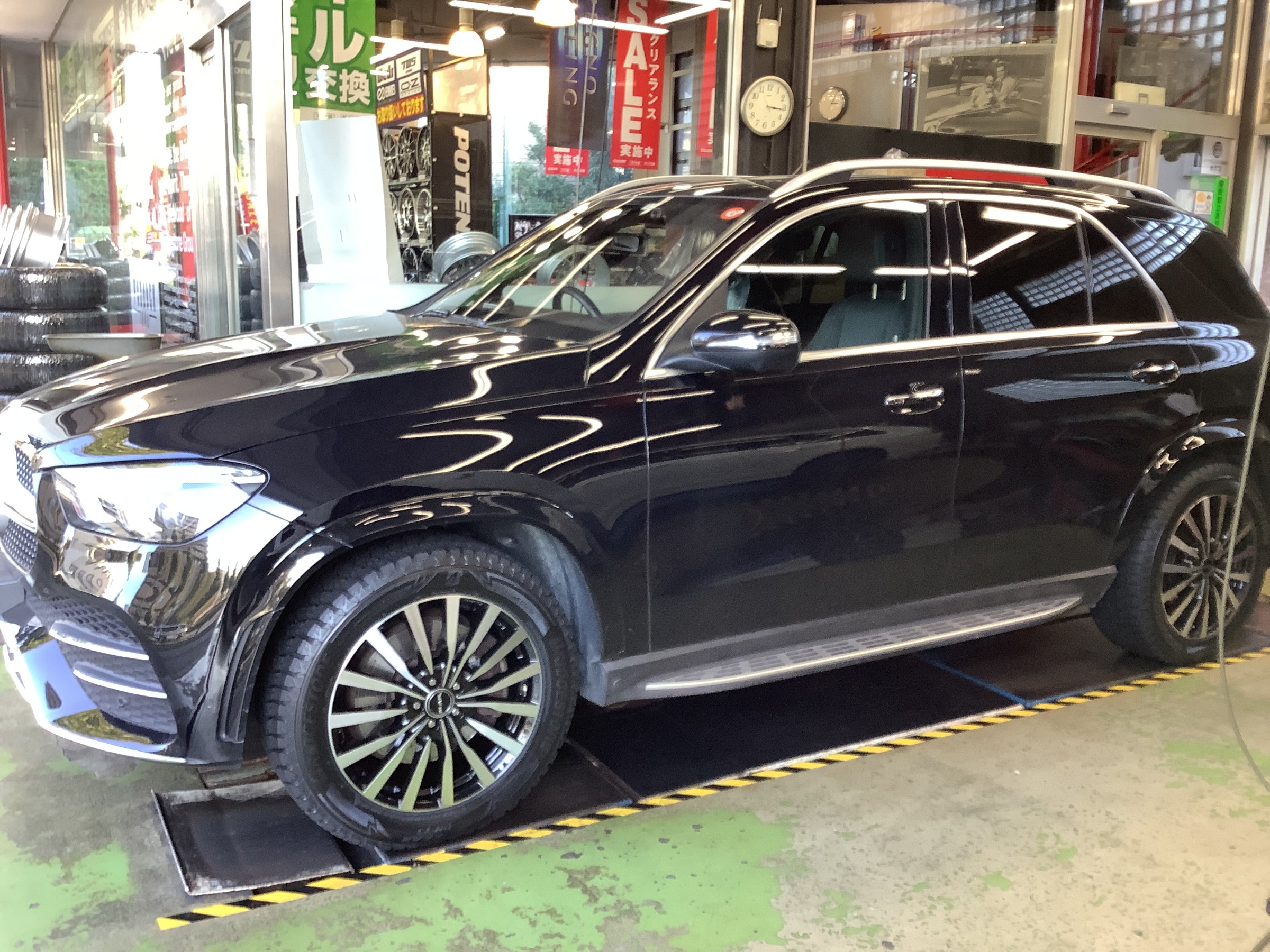 メルセデスベンツ GLEクラス スタッドレスタイヤセット取付 | 店舗お