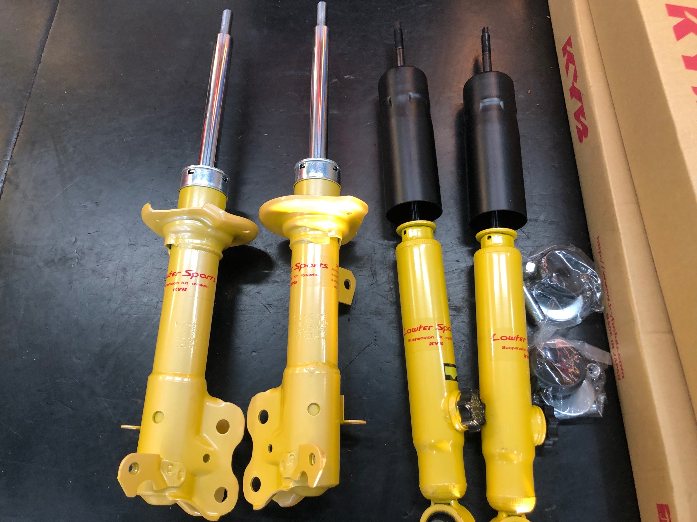 アルトワークスにKYB ローファースポーツプラス取り付け♪ | 店舗お