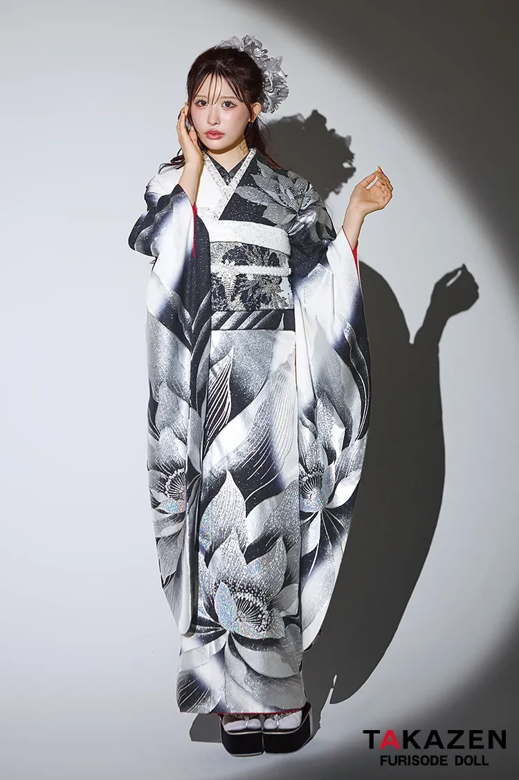 モード 黒/シルバー 牡丹柄/大柄 派手 クール系振袖 キラキラ