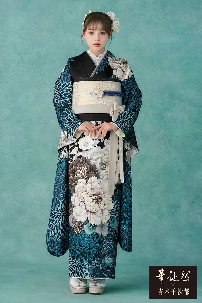 華徒然×吉木千沙都ブランド振袖 黒地/青 牡丹柄 大人っぽい かっこいい