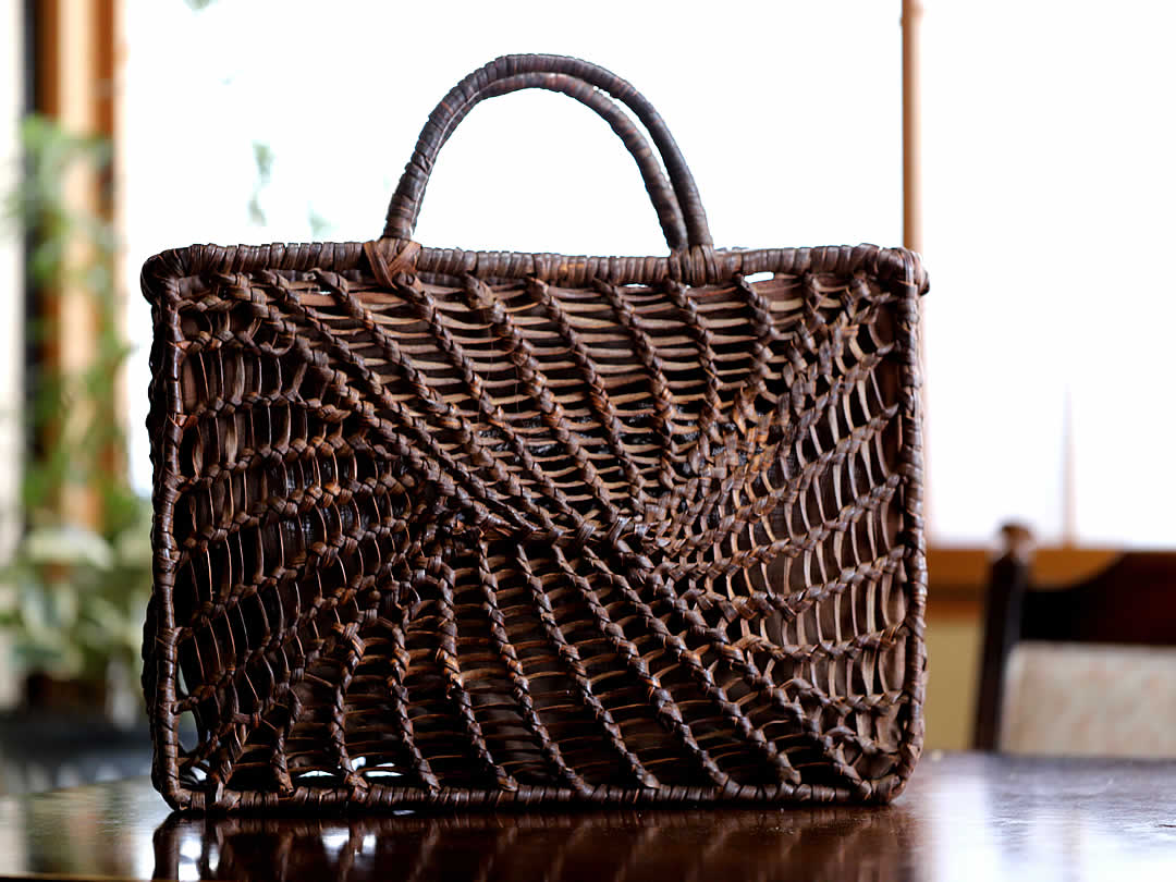 蜘蛛の巣編みの山葡萄手提げ籠バッグ - 竹虎四代目がゆく！