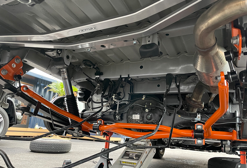 ローダウン・リクライニングに加え、4WD特有のデフ上げにも対応！足